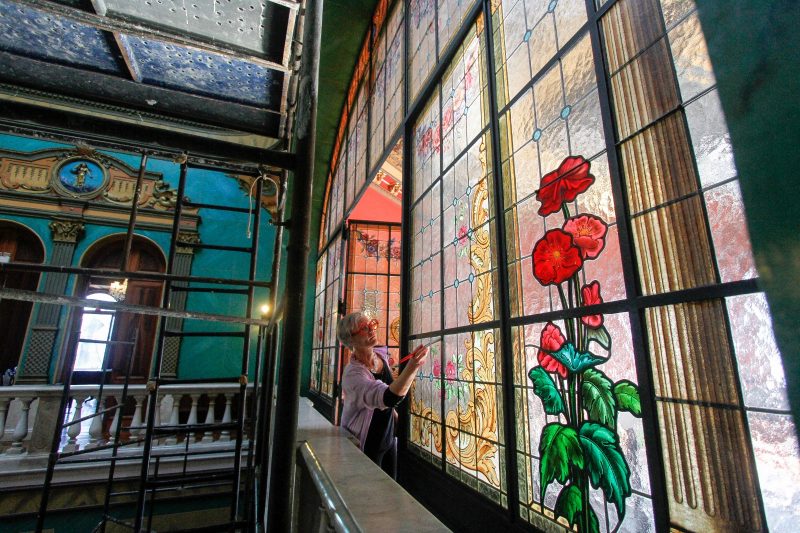 Restaura&ccedil;&atilde;o do vitral no Pal&aacute;cio Cruz e Sousa ficar&aacute; pronta at&eacute; o fim de 2023 – Foto: LEO MUNHOZ/ND