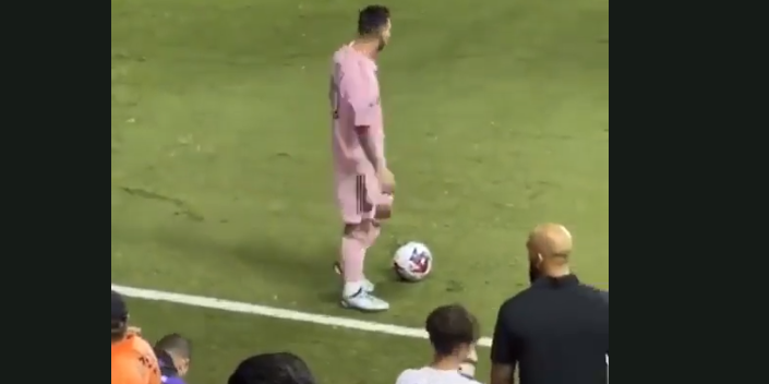 Segurança de Messi faz marcação pesada no carque