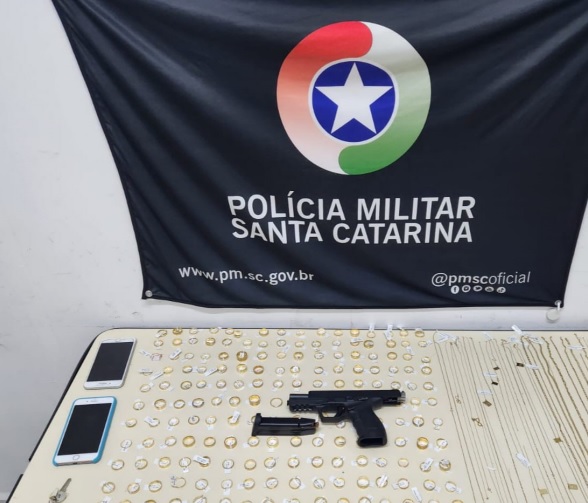 Homem que roubou joias em Blumenau é preso pela Polícia Militar