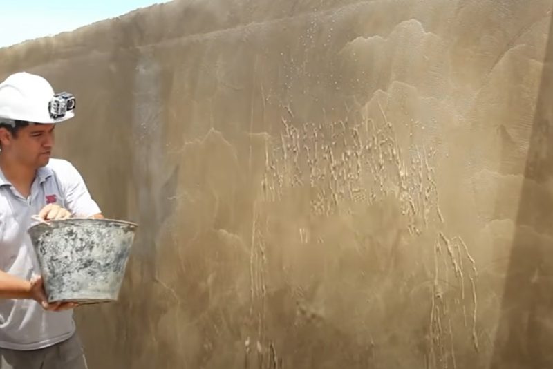 Pedreiro mostra como fazer reboco com pel&iacute;cula de prote&ccedil;&atilde;o: ‘por que n&atilde;o pensei nisso antes?’ – Foto: Redes sociais/Reprodu&ccedil;&atilde;o ND