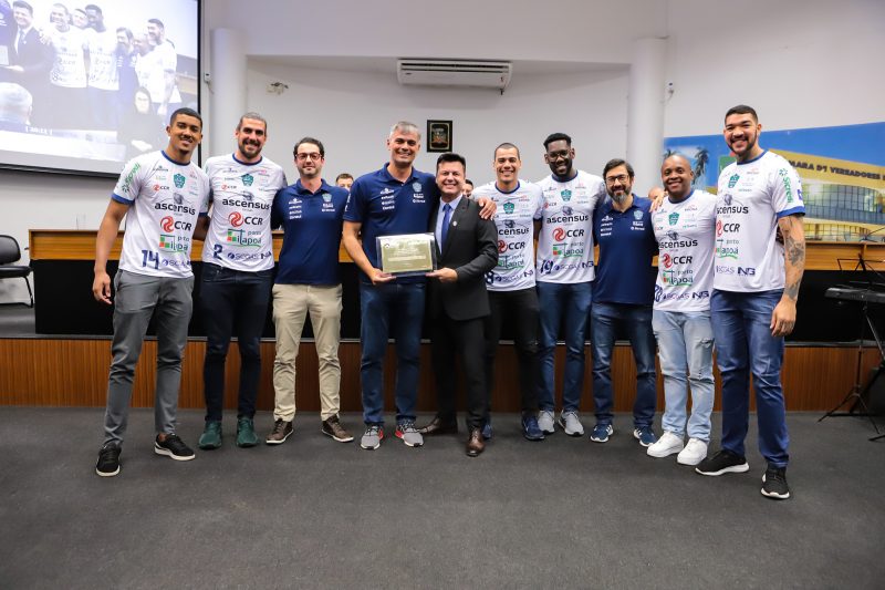 Joinville Vôlei foi homenageado na noite de quarta-feira (30)