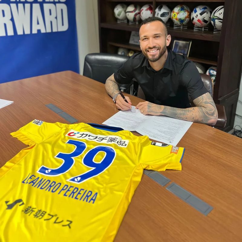 Leandro Pereira vai para o Japão após não acertar com a Chape