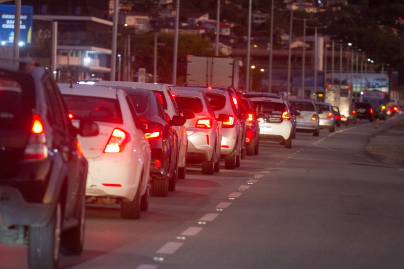 Imagem mostra trânsito na Grande Florianópolis carregado