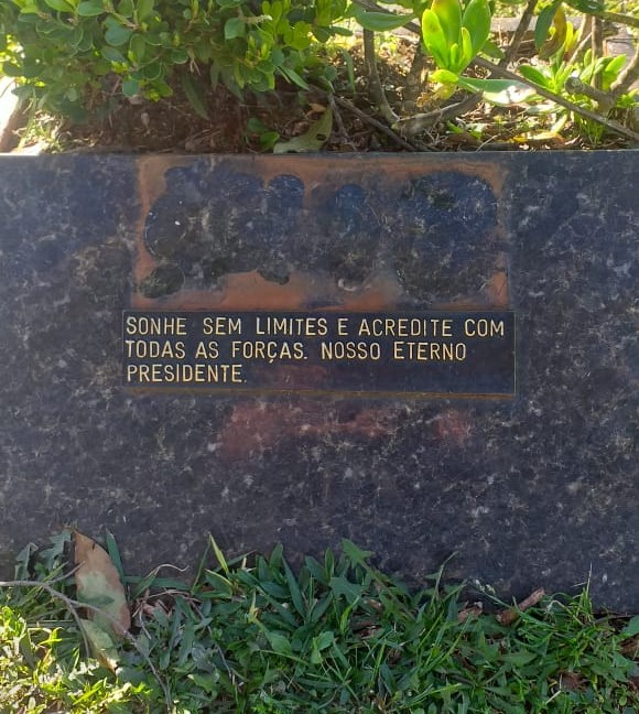 Presidente da Chapecoense teve túmulo roubado