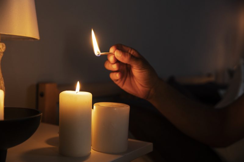 luz de velas devido à unidades sem energia