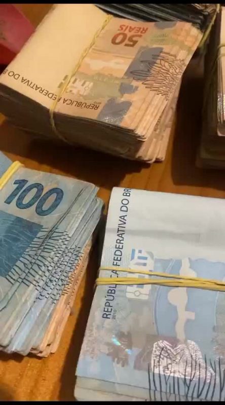 O dinheiro encontrado no quintal foi devolvido à polícia