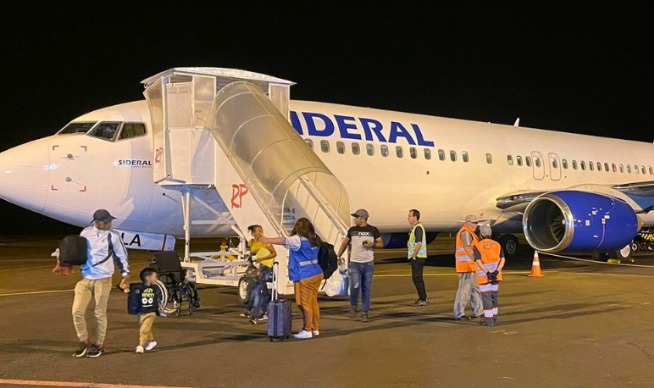 O voo da Operação Acolhida chegou em Chapecó. 