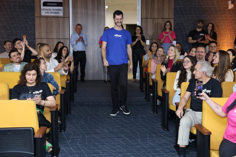 Mikael Melo, rep&oacute;rter da NDTV tamb&eacute;m desfilou – Foto: Divulga&ccedil;&atilde;o/ND