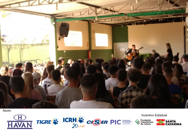 Para a iniciativa alcan&ccedil;ar tantas pessoas, cinco profissionais assumiram o compromisso com o projeto – Foto: Projeto M&uacute;sica nas Escolas