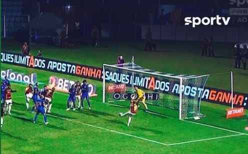 Como explicar esse gol sofrido no &uacute;ltimo minuto? Felipe Bastos estava marcando quem? – Foto: Sportv/reprodu&ccedil;&atilde;o