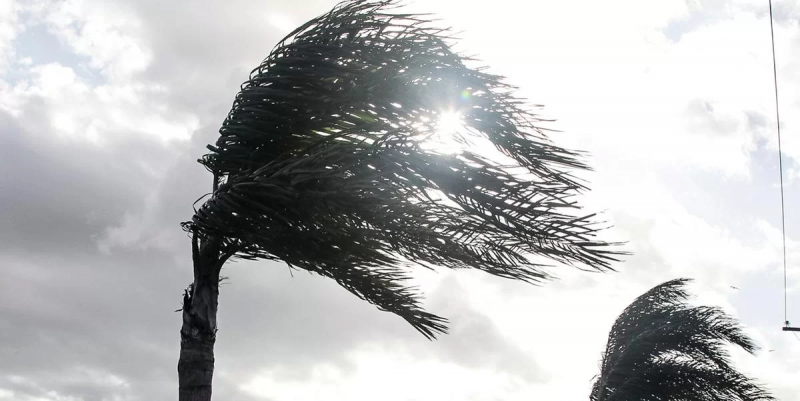 O Inmet informa a ocorrência de ventos intensos, podendo oscilar entre 60 a 100 km/h. – Foto: Reprodução/Defesa Civil/ND