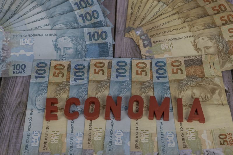 Quanto custa deixar de ganhar? Como começar a investir e não depender somente da poupança.