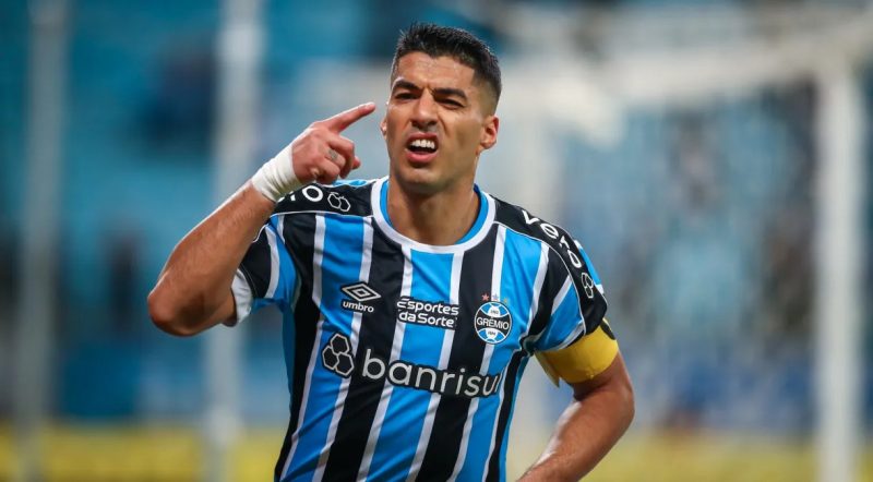 Luis Suarez brilhou mais uma vez com a camisa do Gr&ecirc;mio. – Foto: Lucas Uebel/Gr&ecirc;mio/ND