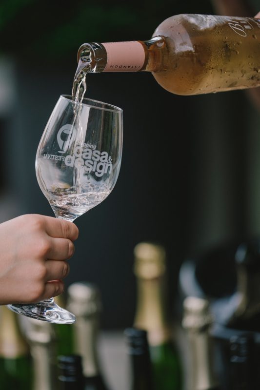 O ingresso contempla a entrada, uma ta&ccedil;a de vinho personalizada, degusta&ccedil;&atilde;o de todos os r&oacute;tulos dispon&iacute;veis no festival e o direito aos p&atilde;es e antepastos – Foto: Divulga&ccedil;&atilde;o