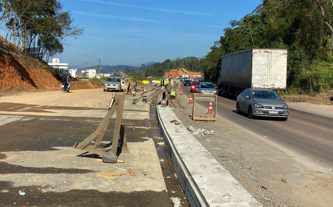 The duplication of the section between Blumenau and Gaspar by 45 km is one of the planned works - DNIT/Reproduction/ND