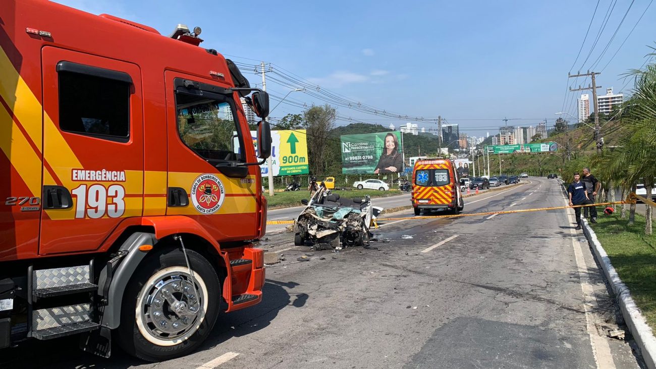 Acidente entre ônibus e carro deixa vítima em estado grave na avenida ...
