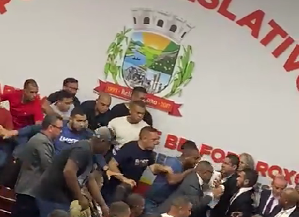 V&iacute;deo flagra briga e socos na C&acirc;mara de Vereadores de Belford Roxo (RJ) – Foto: Reprodu&ccedil;&atilde;o/ND