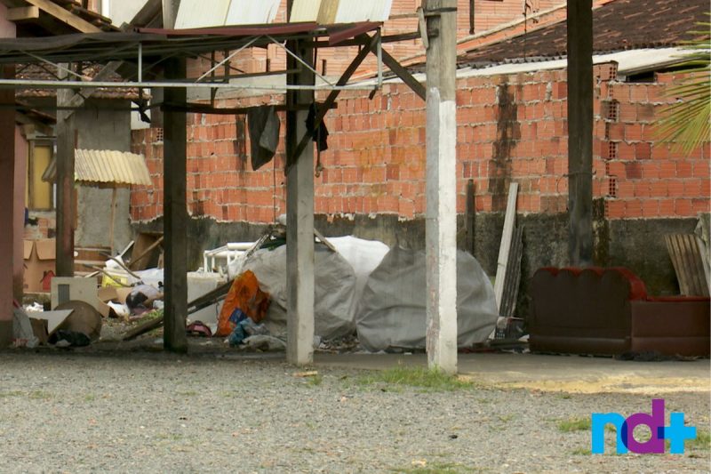 Quintal onde ocorreu o homic&iacute;dio – Foto: Bruno Weinrich/NDTV