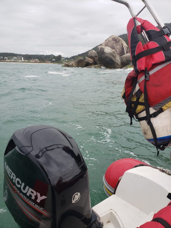 Bombeiros retomam buscas por homem que caiu de cost&atilde;o em Itapema – Foto: CBMSC/Reprodu&ccedil;&atilde;o