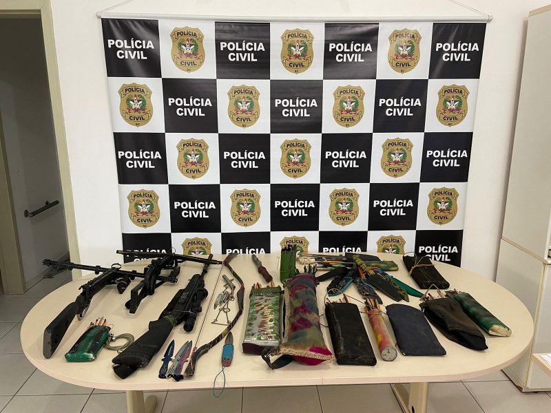 Armas utilizadas em caça ilegal são apreendidas em Blumenau 