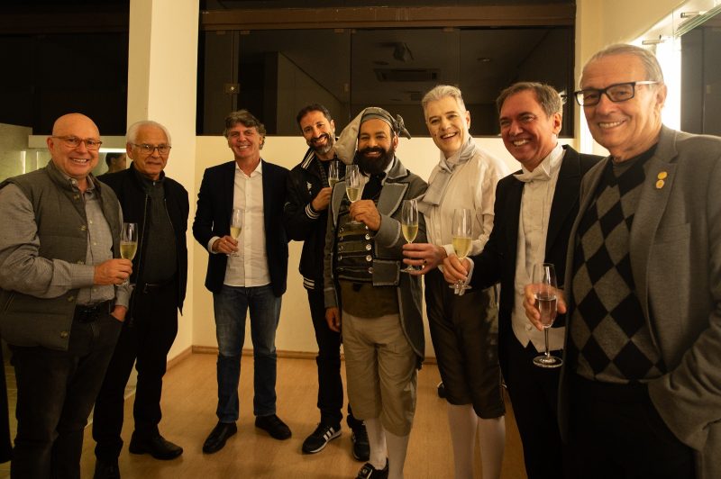 Encontro no camarim com os artista da &oacute;pera “As Bodas de F&iacute;garo” – Foto: Maria Ant&ocirc;nia Oliveira