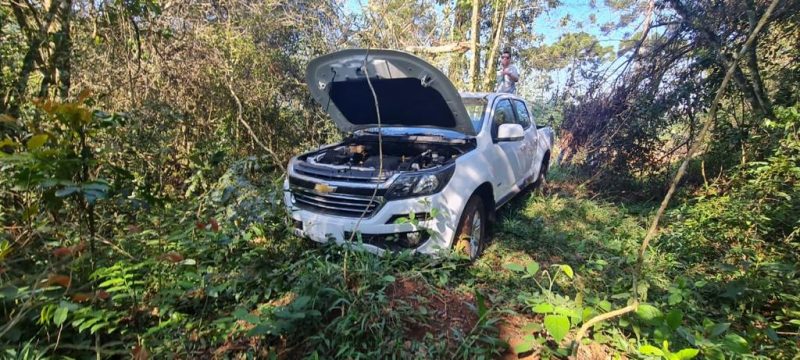 Caminhonete cabine dupla &eacute; achada na mata em Chapec&oacute; – Foto: Pol&iacute;cia Civil/ND