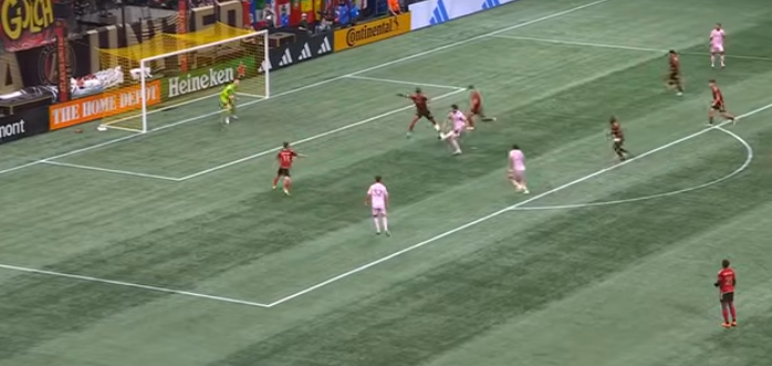 Craque Campana deixa Messi surpreso com golaço na MLS