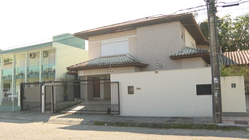 Casa assaltada à mão armada no Córrego Grande