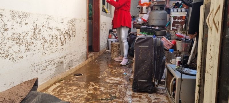 Porta da casa foi derrubada pela força d'água após desastre em Florianópolis 