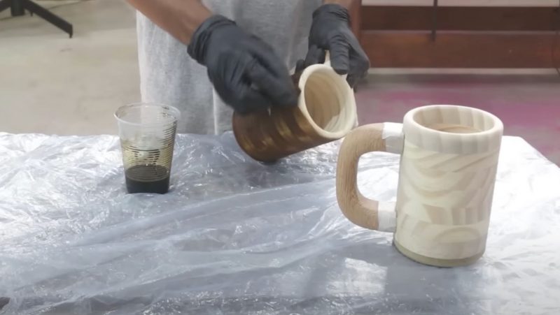 Aos poucos a caneca vai tomando forma – Foto: Reprodu&ccedil;&atilde;o
