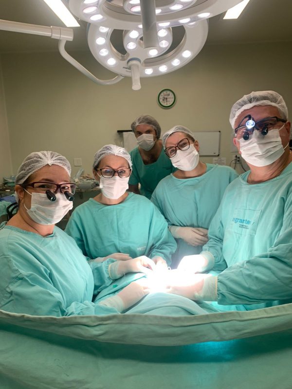 M&eacute;dicos explicam a complexidade e revolu&ccedil;&atilde;o que o novo m&eacute;todo da cirurgia trouxe aos beb&ecirc;s – Foto: Imas/Divulga&ccedil;&atilde;o