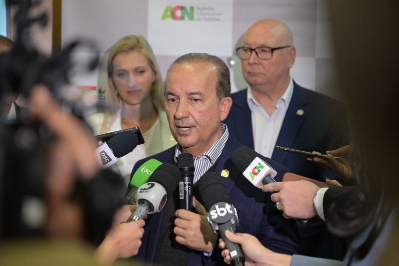 An&uacute;ncio foi feito pelo governador Jorginho Mello em coletiva de imprensa nesta quarta-feira (6) – Foto: Eduardo Valente/ Secom/ Divulga&ccedil;&atilde;o/ ND