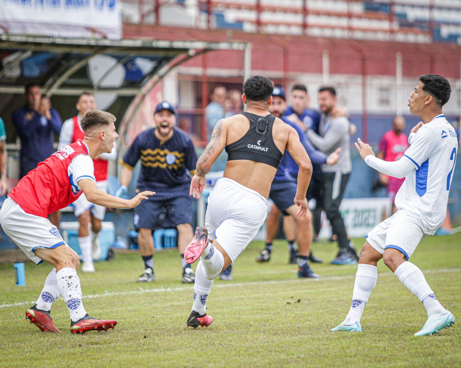 Só no FI: Copa Santa Catarina começa com jogo tendo oito gols