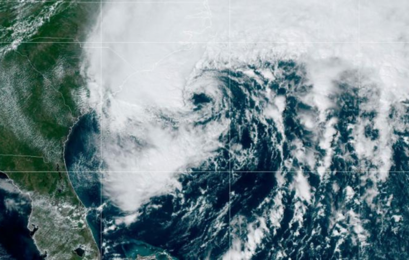 Tempestade Ophelia causou estragos em Nova York &#8211; Foto: National Hurricane Center/Reprodução