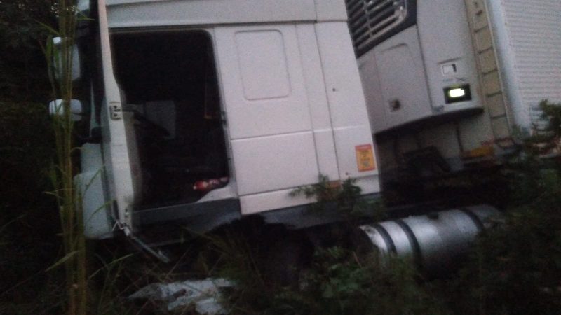 O acidente foi registrado na noite de domingo (24), na SC-480. – Foto: Corpo de Bombeiros/Reprodu&ccedil;&atilde;o/ND