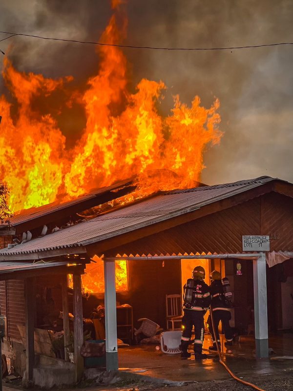 incêndio destruiu casas