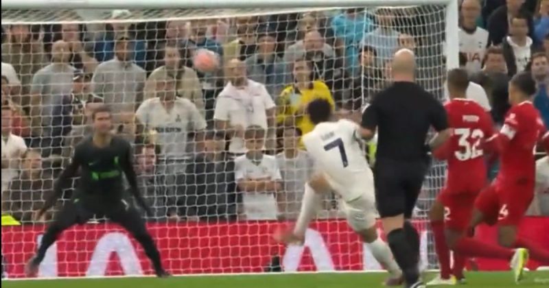 Alisson faz defesa impressionante em jogo do Liverpool