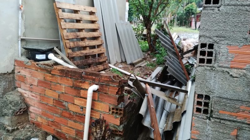 Em Maravilha tamb&eacute;m houve destelhamentos. – Foto: Defesa Civil/Divulga&ccedil;&atilde;o/ND