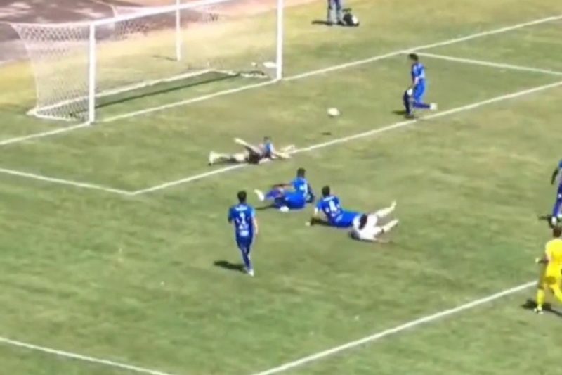 VÍDEO: Zagueiro faz gol contra inacreditável depois dos 40 do segundo tempo  e time é eliminado