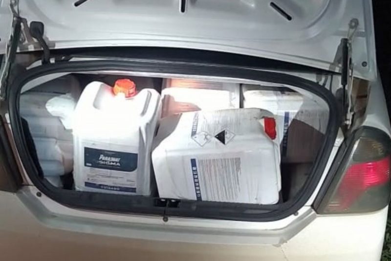 The product was transported in the back seat and in the trunk of a car – Photo: PRF/Reproduction/ND