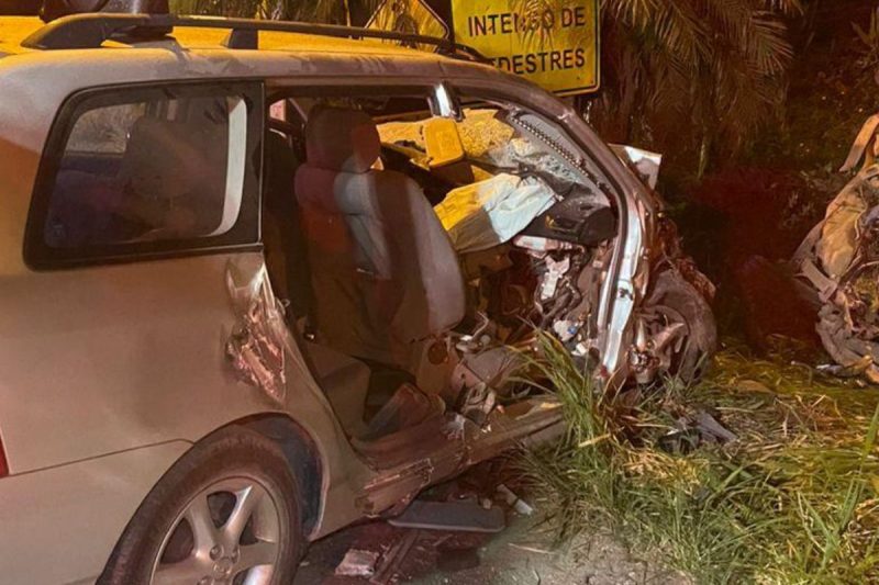 Portas do Toyota foram arrancadas com o impacto do acidente – Foto: Internet/Reprodu&ccedil;&atilde;o/ND