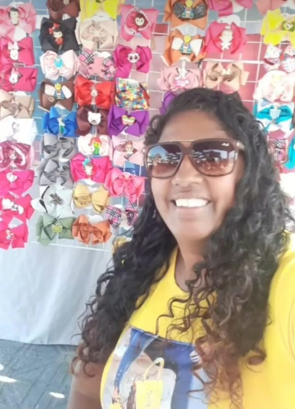 Economia criativa: Josimara Antunes Pereira, a Maroca, ou "Moça do Laço", como é conhecia em Florianópolis