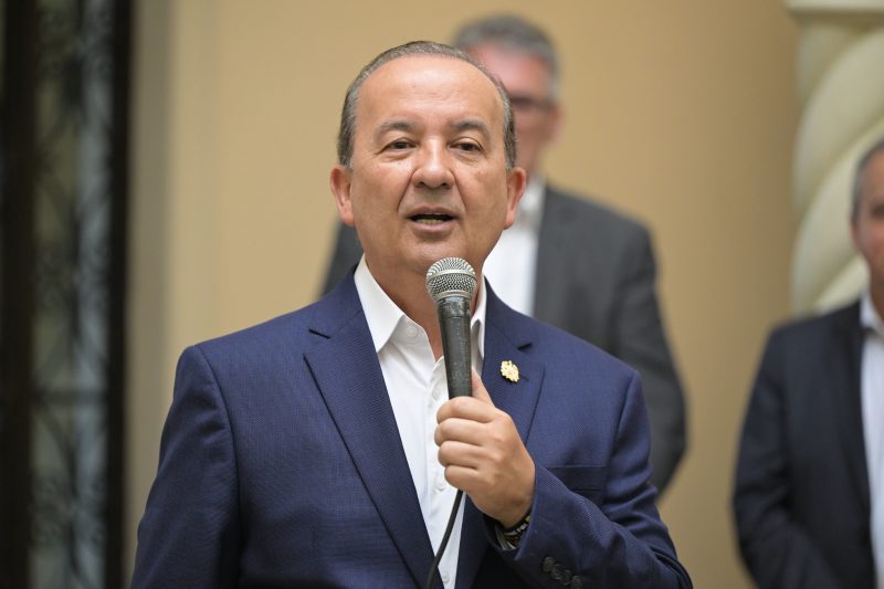 Foto perfil do governador Jorginho Mello, que participa de seminário em Balneário Camboriú