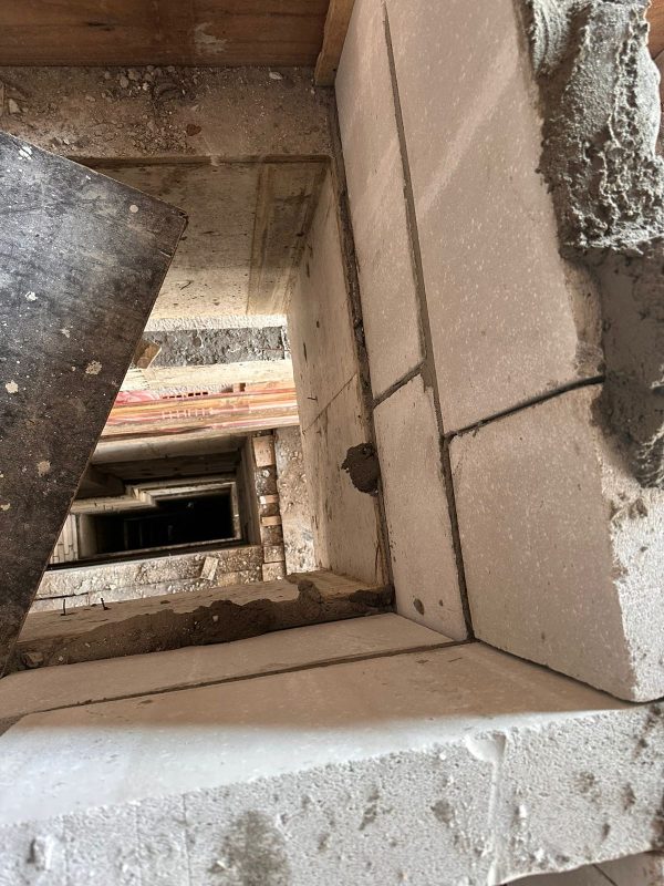 Homem caiu no fosso do elevador em Itapema – Foto: Reprodu&ccedil;&atilde;o/PM