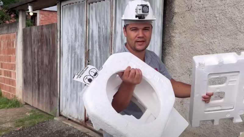 Felipe de Oliveira fez a subst&acirc;ncia com isopor encontrado no lixo – Foto: Reprodu&ccedil;&atilde;o