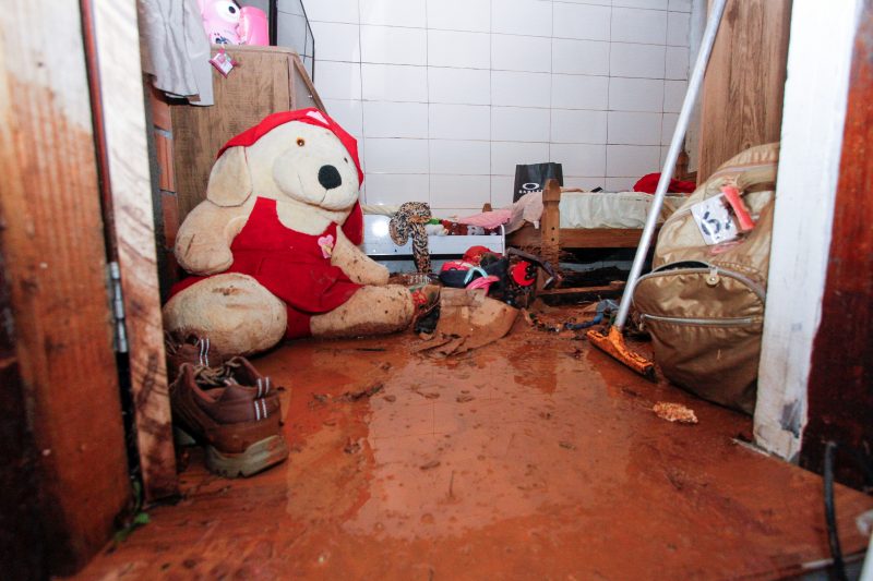 Desastre com reservat&oacute;rio da Casan destruiu centenas de casas – Foto: Leo Munhoz/ND