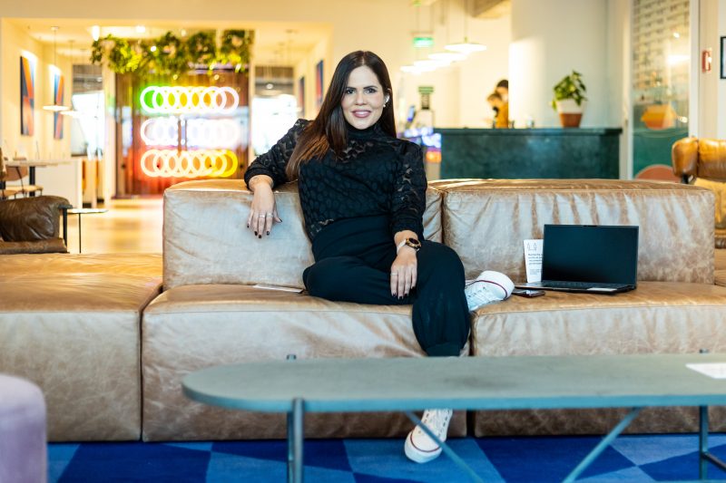 A empres&aacute;ria Flavia Gamonar conta ter sido silenciada em reuni&otilde;es de trabalho, por preconceito de g&ecirc;nero e idade – Foto: Rodrigo Rodrigues/Reprodu&ccedil;&atilde;o/ND