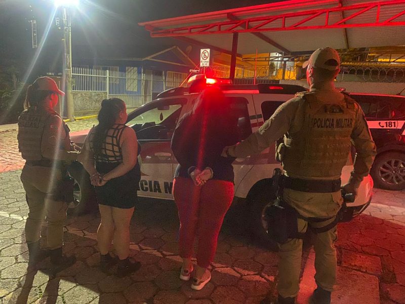 Dupla é presa com cocaína em São João Batista