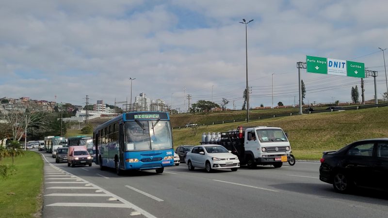 Trânsito intenso na entrada da Ilha pela Via-Expressa na manhã desta terça-feira.