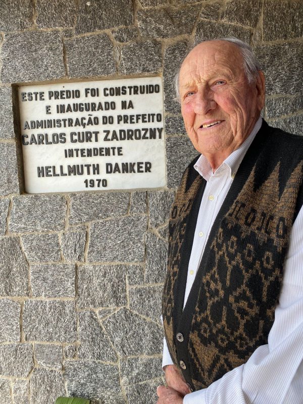 Morreu em Blumenau nesta terça-feira (10), o ex-intendente da Vila Itoupava Hellmuth Danker, aos 97 anos.